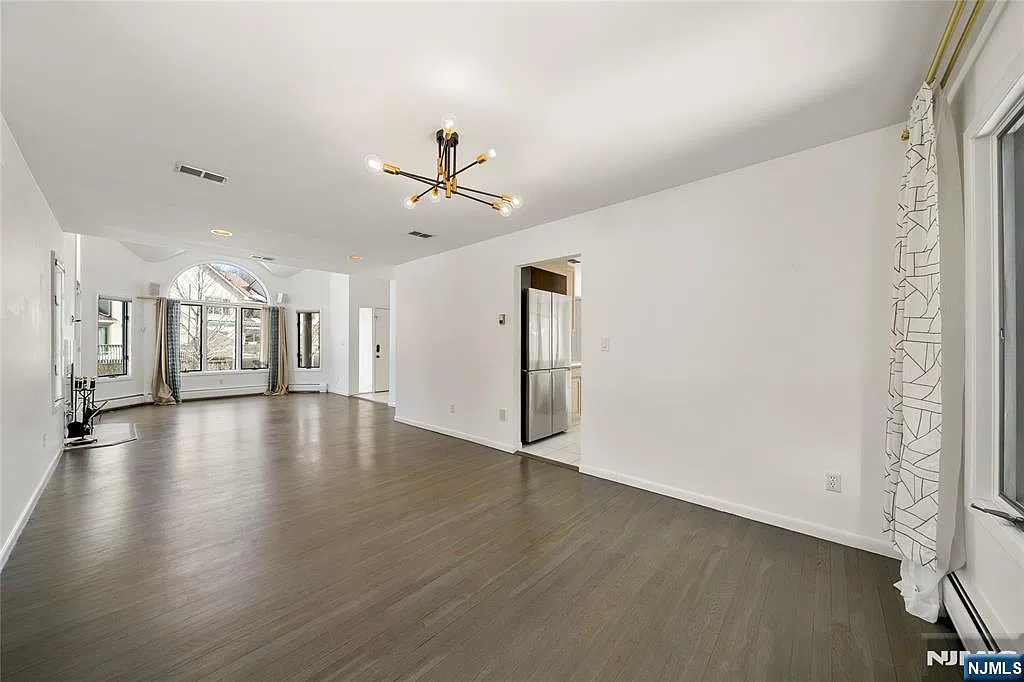 3 bed, 3.5 bath, $5,000 — Photo 4
