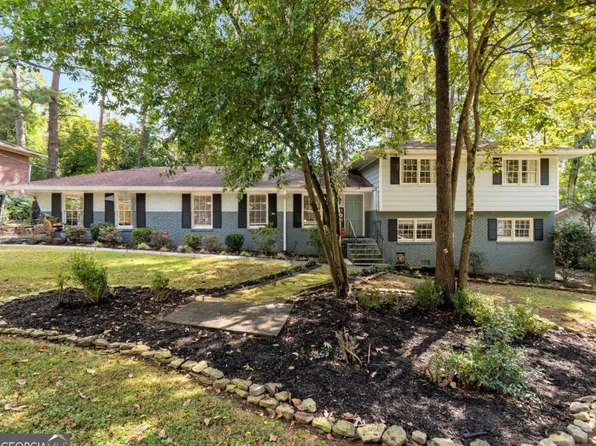 2753 Hawaii Ct, Decatur, GA 30033