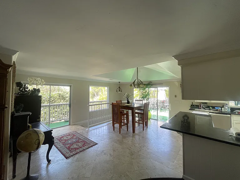1050 Highland Dr — Photo 9