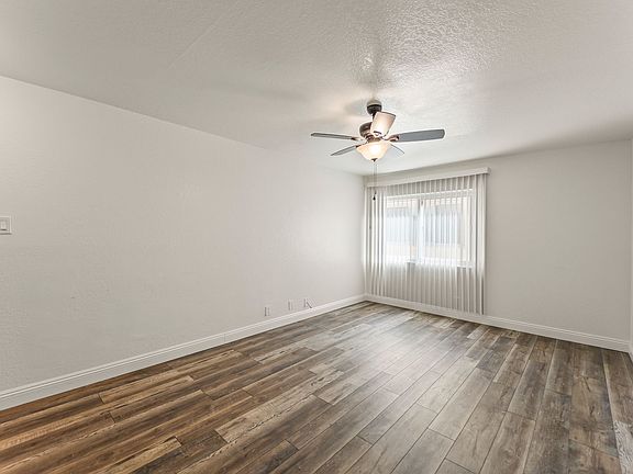 5th image of 248 E Buckthorn St