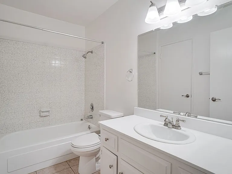 Florida Place — Photo 25