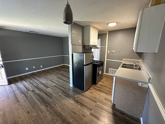 3rd image of 306 E Mitchell St #306