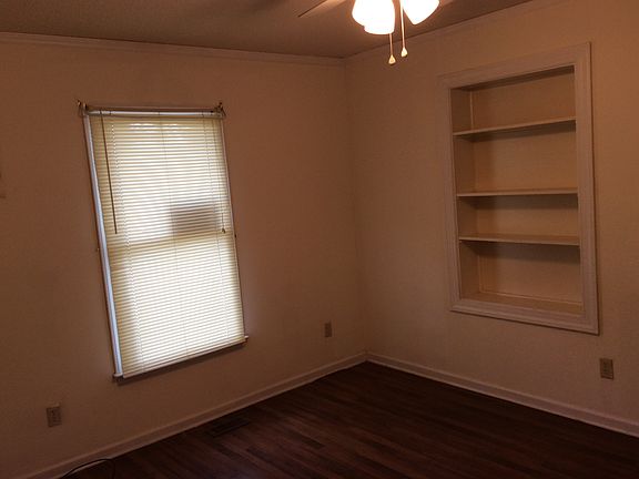 5th image of 204 E 11th St