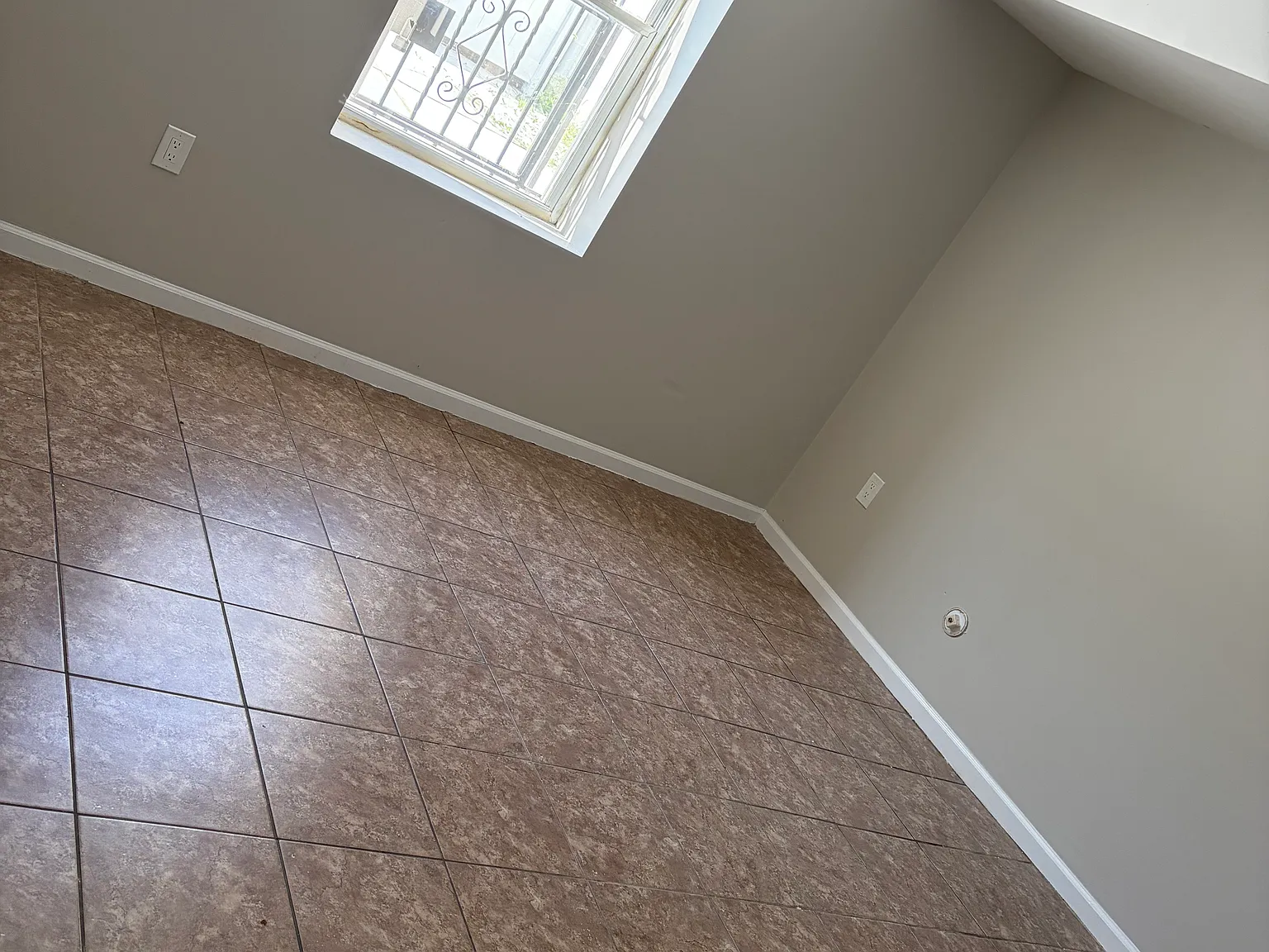 2 bed, 1000 sqft, $2,300 — Photo 4