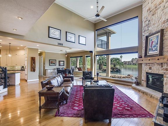 4th image of 15307 Hilltop View Dr