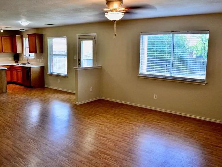 14208 Sumatra Ln — Photo 2