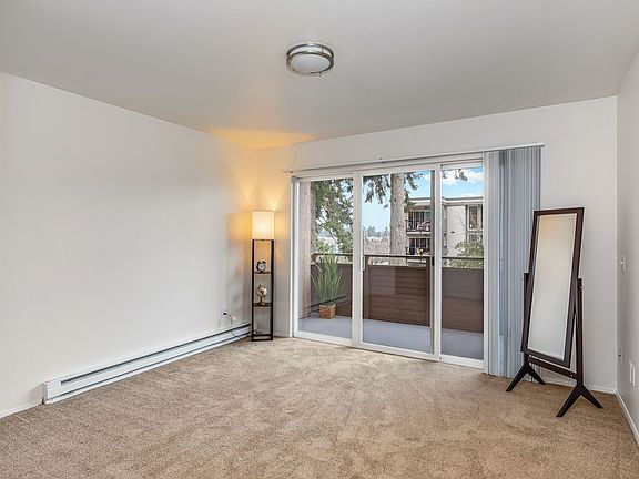 4th image of 1550 NE 177th St APT 201