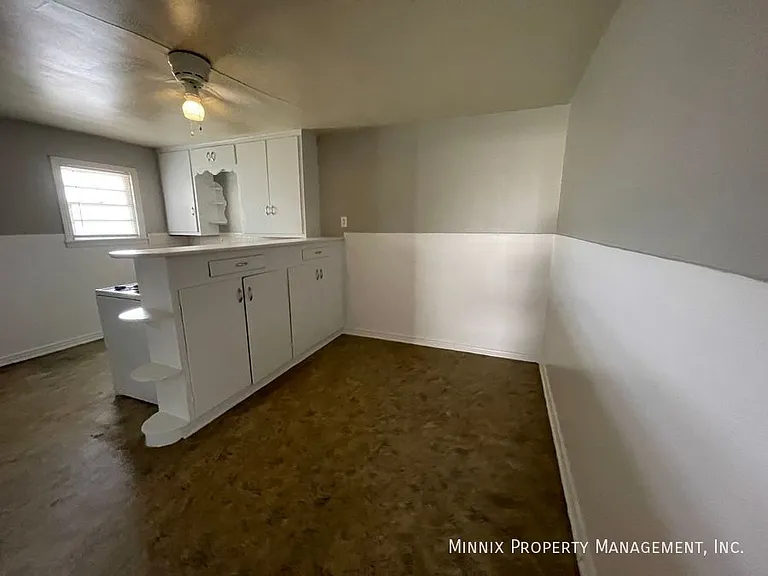 310 SW 42nd Ave #B — Photo 6