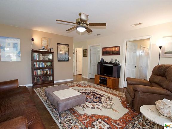 3rd image of 204 River Hills Dr