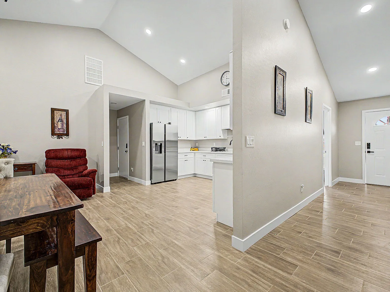 4 bed, 5.0 bath, 2144 sqft, $819 — Photo 4