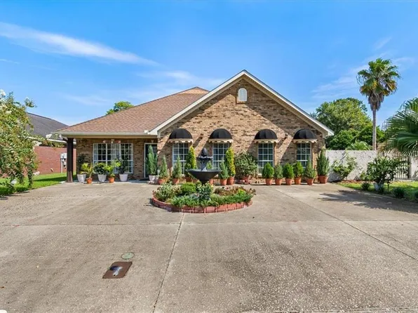 7876 Park Place Dr S, Mobile, AL 36608