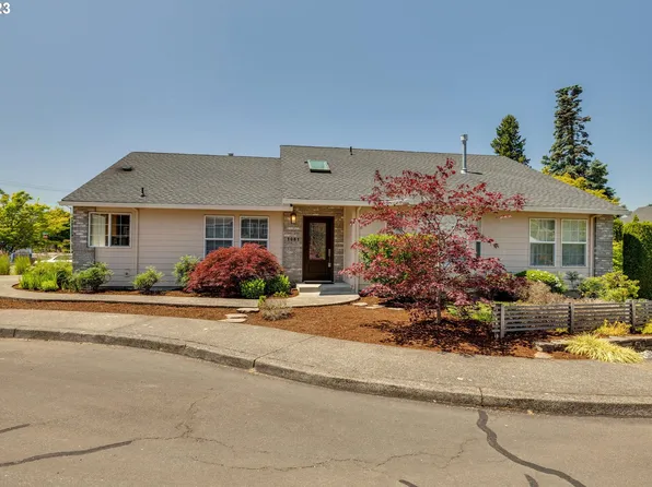 1081 NE Greenway Pl, Gresham, OR 97030