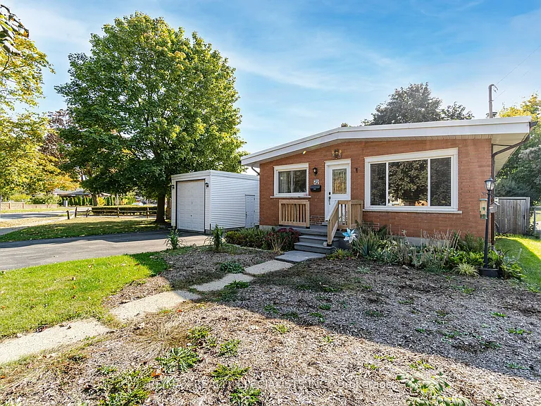 22 Balmoral Dr — Photo 3