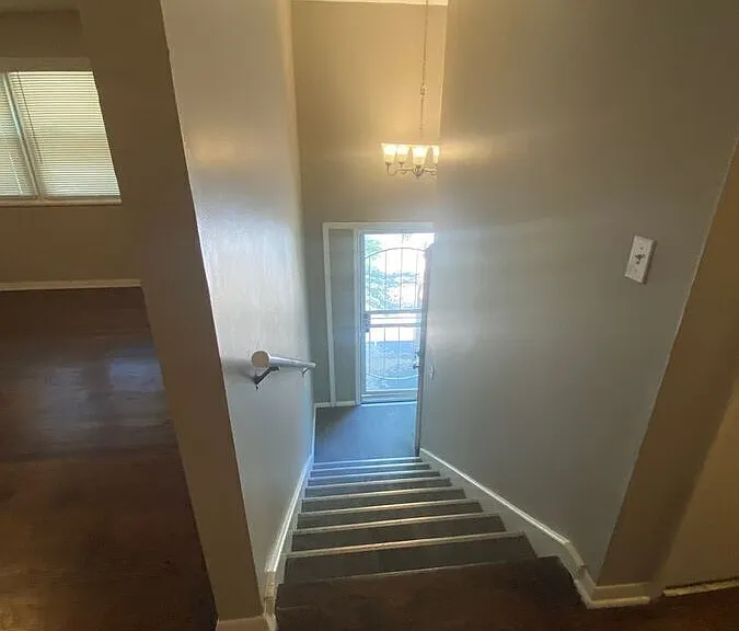 6002 N Euclid Ave — Photo 9