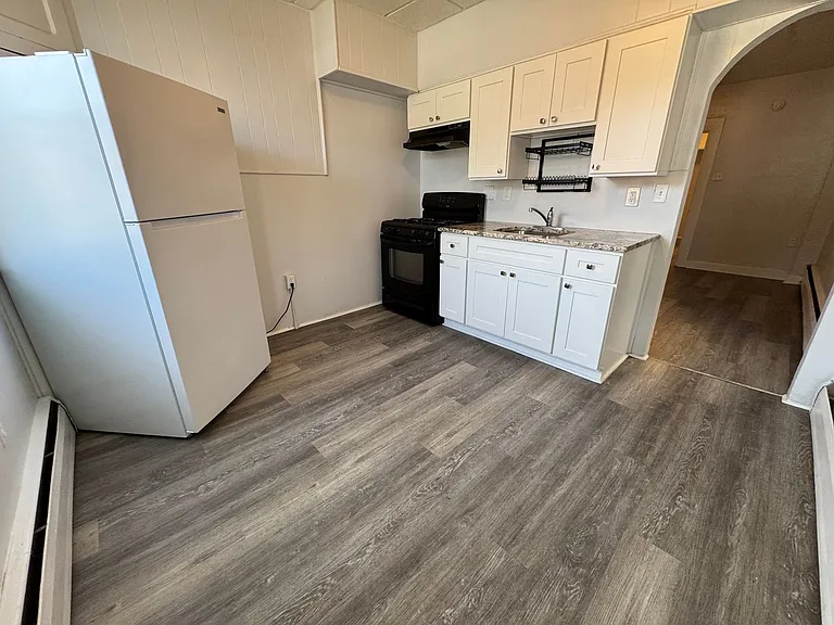2104 Glendale Ave — Photo 7