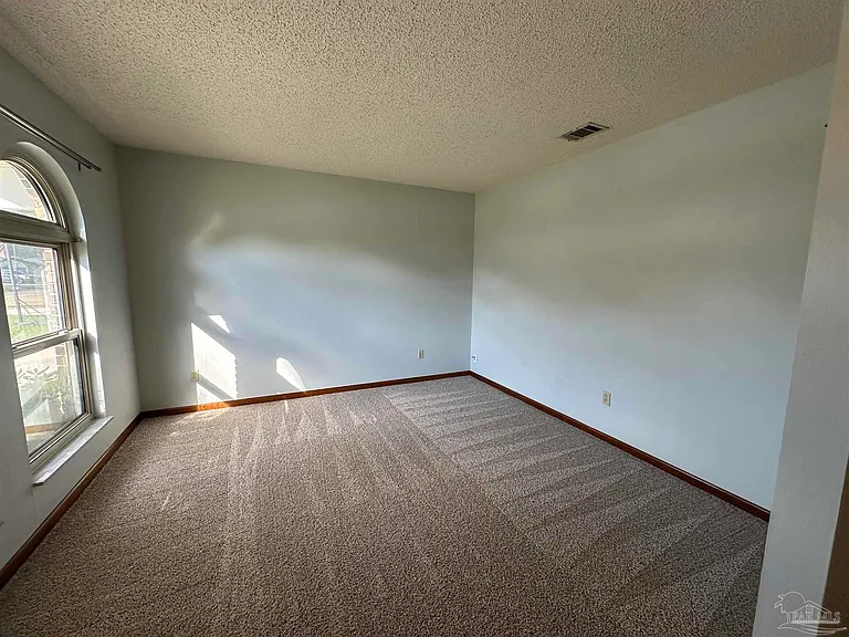 2952 Breckenridge Dr — Photo 3