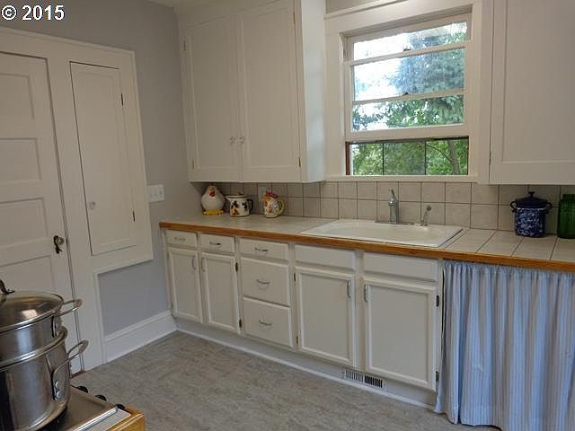 2nd image of 4137 SW Freeman St