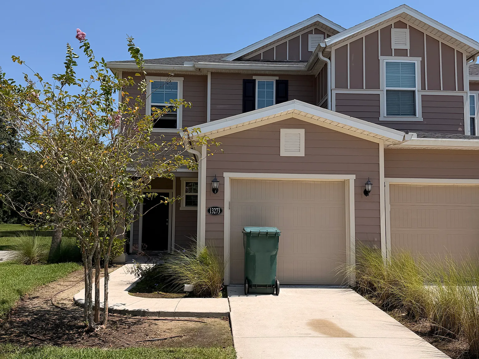 3 bed, 2.5 bath, 1675 sqft, $2,195 — Photo 1