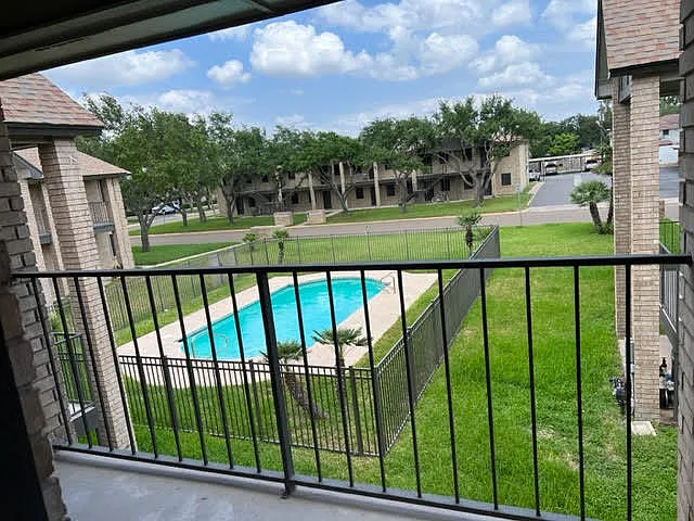 305 N Montevideo Ave — Photo 10