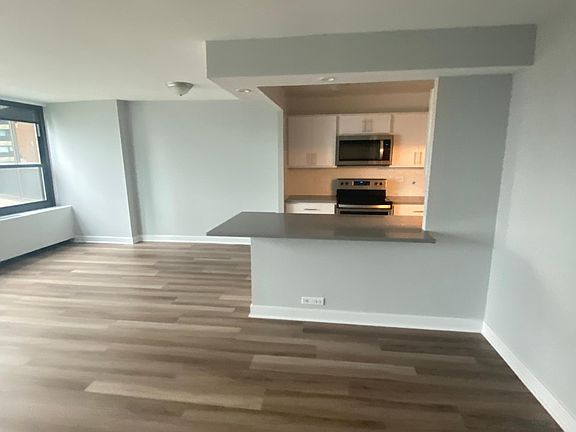 4th image of 1160 S Michigan Ave APT 2401