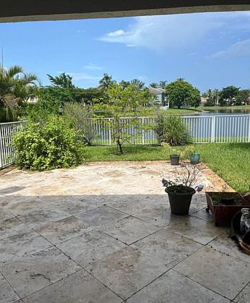 5th image of 9019 Alexandra Cir
