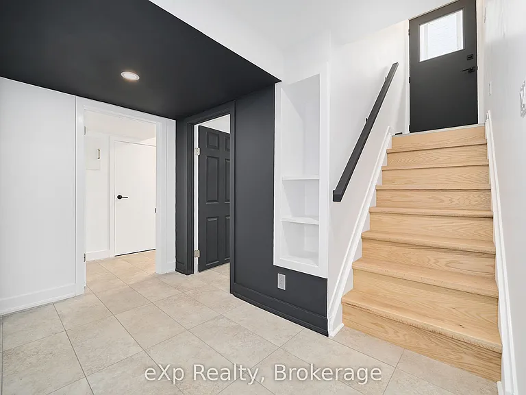 111 Riverside Dr N — Photo 23