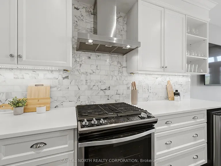 18 Alex Campbell Cres — Photo 8