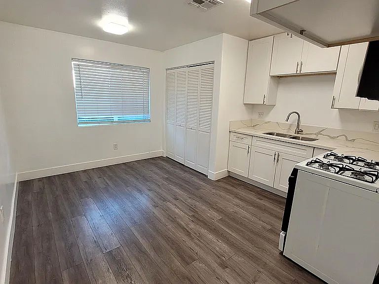 1st image of 25207 Frampton Ave #1