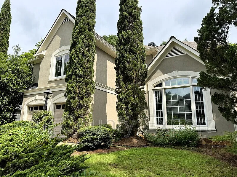 3 bed, 2.5 bath, 2704 sqft, $3,845 — Photo 2