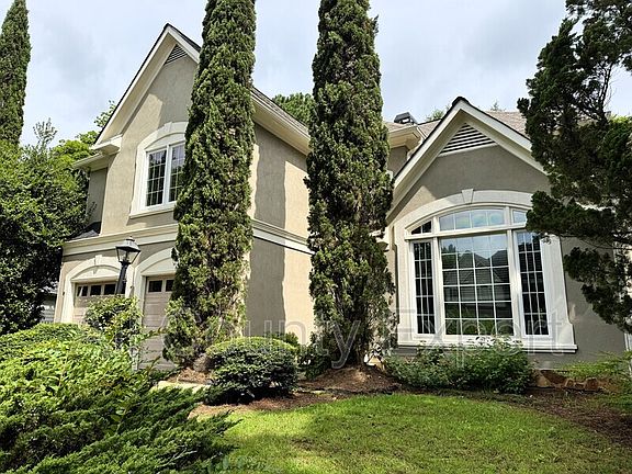 2nd image of 2046 Beaumont Ln