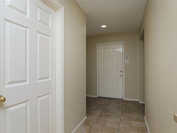 4th image of 6419 Macquarie Dr