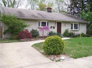 4 Comstock Rd, Edison, NJ 08817