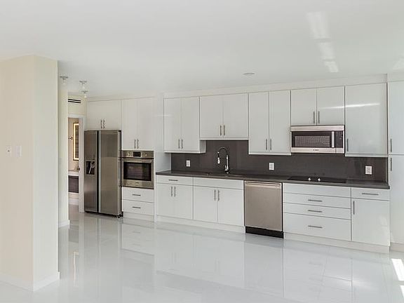 2nd image of 301 Ocean Dr APT 504