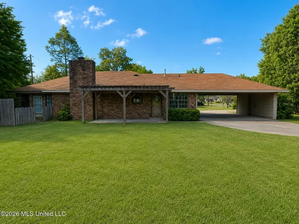 901 Tuckaho Dr, Columbus, MS 39702