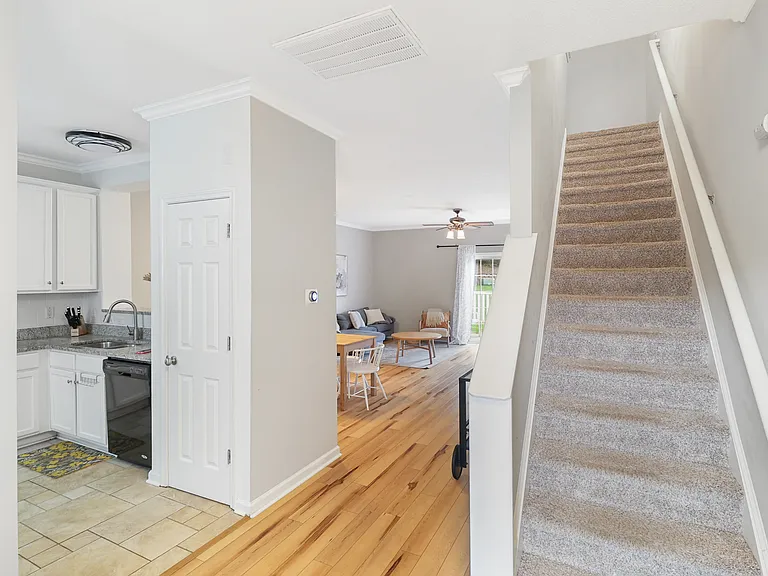 504 Auburn Square Dr — Photo 6