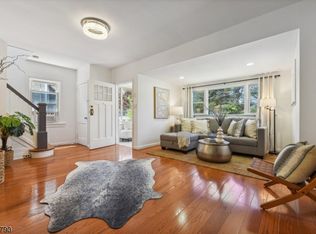 81 Mounthaven Dr, Livingston, NJ 07039