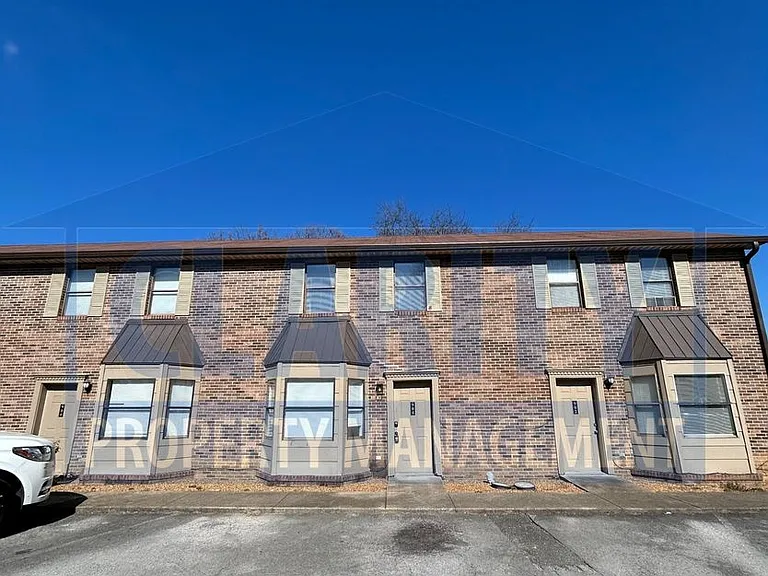 904 Valley Head Rd NW — Photo 2