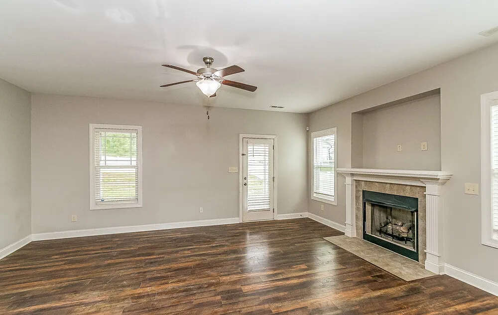 5 bed, 2.5 bath, 2892 sqft, $2,655 — Photo 4