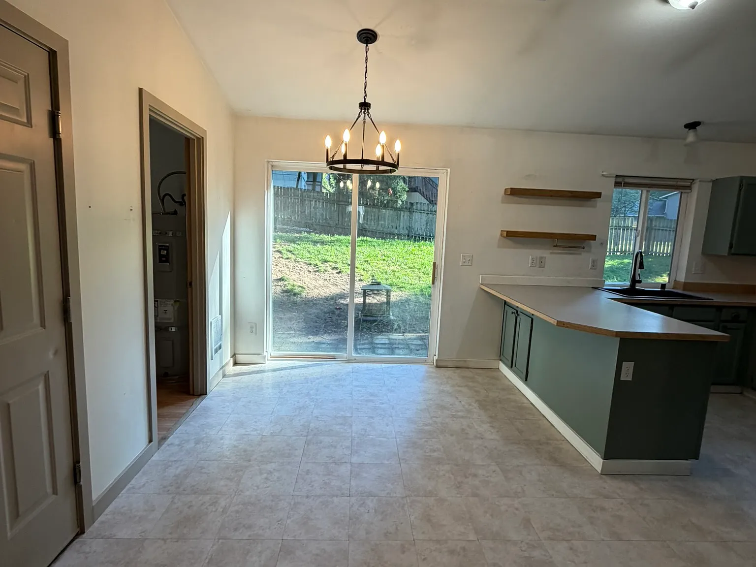 3 bed, 1200 sqft, $2,300 — Photo 3