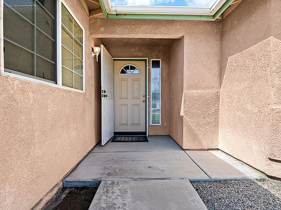 4th image of 561 S Santa Clara Street