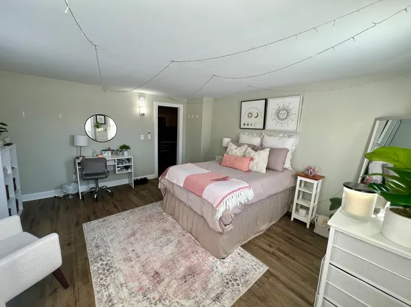 122 S Silver Ln, Sunderland, MA