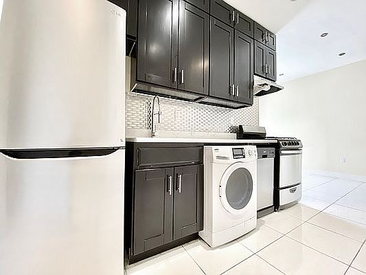 4th image of 934 Amsterdam Ave #5B