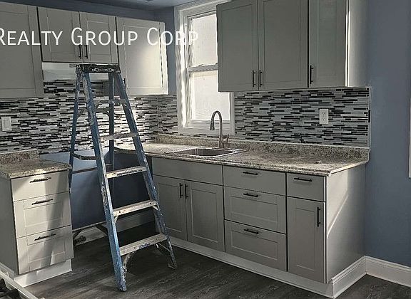 2nd image of 62 Ludlow St Floor 2