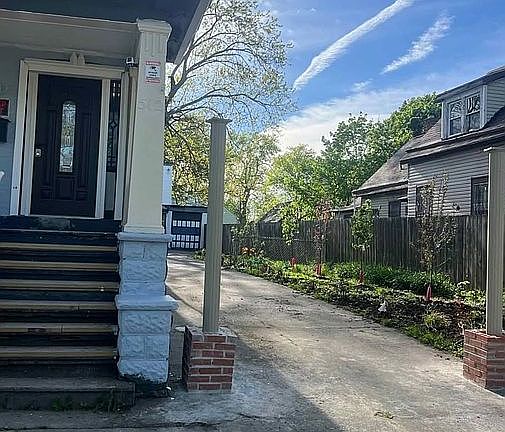 2nd image of 512 Sherman St