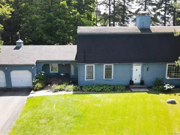 28 Lawson St, Edmundston, NB E3V 1Z4