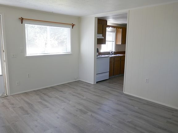 3rd image of 171 SW Birch Ave #0