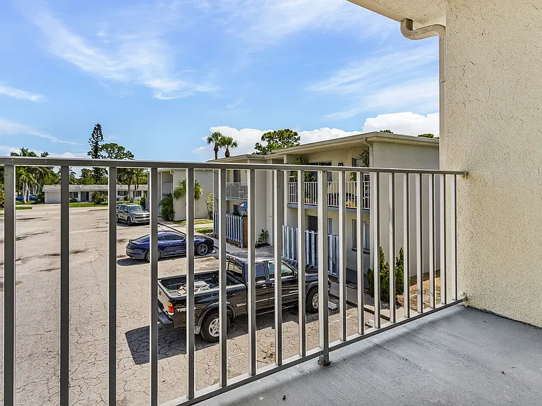 1917 Maravilla Ave #23 — Photo 15