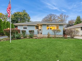121 E Hawthorne Blvd, Mundelein, IL