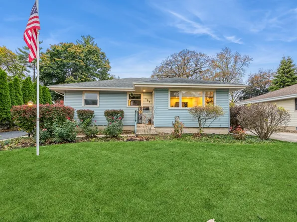 121 E Hawthorne Blvd, Mundelein, IL 60060