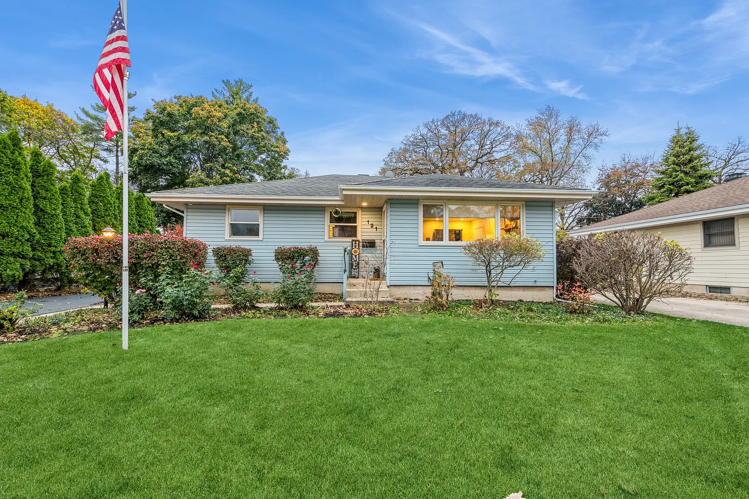 121 E Hawthorne Blvd photo 1